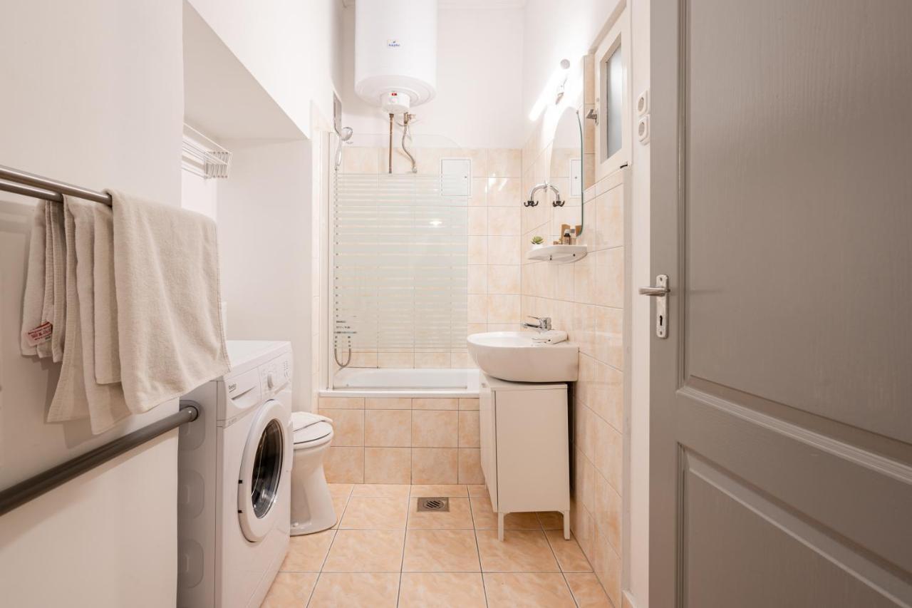B8 - Grand Boulevard Cozy Apartment - Best Location By Bqa Budapest Bagian luar foto